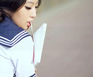 AISS爱丝(黄金版) – 索菲与她的私房独处，等待着不可思议的美图