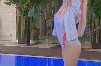 每次点开Alina Becker的美图,我都在想这布莱尔是从哪里找到的?