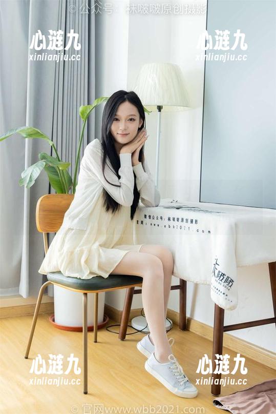 BoBoSocks袜啵啵 - 新图包警告，甜甜圈的薄肉丝，吃着美景，肥嘟嘟的！