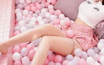 Feilin嗲囡囡 – 这波施忆佳KITTY的旗袍原图，真想把它下载到我的灵魂深处。