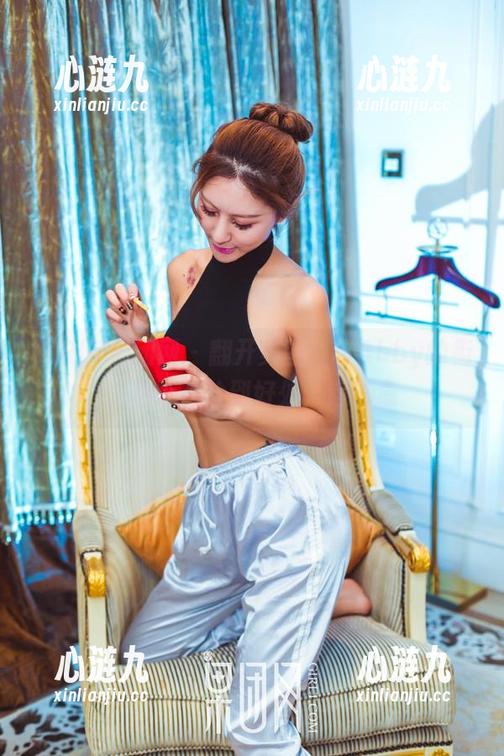GIRLT果团网 - 翻开美图，甜Abby的街头甜心态恰到好处，这气息