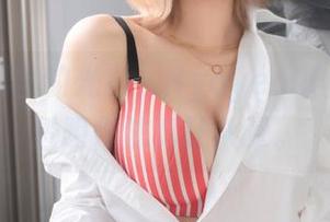 原图里透出的光影，Hyoyeon(김효연)这透明作法真让人晕。