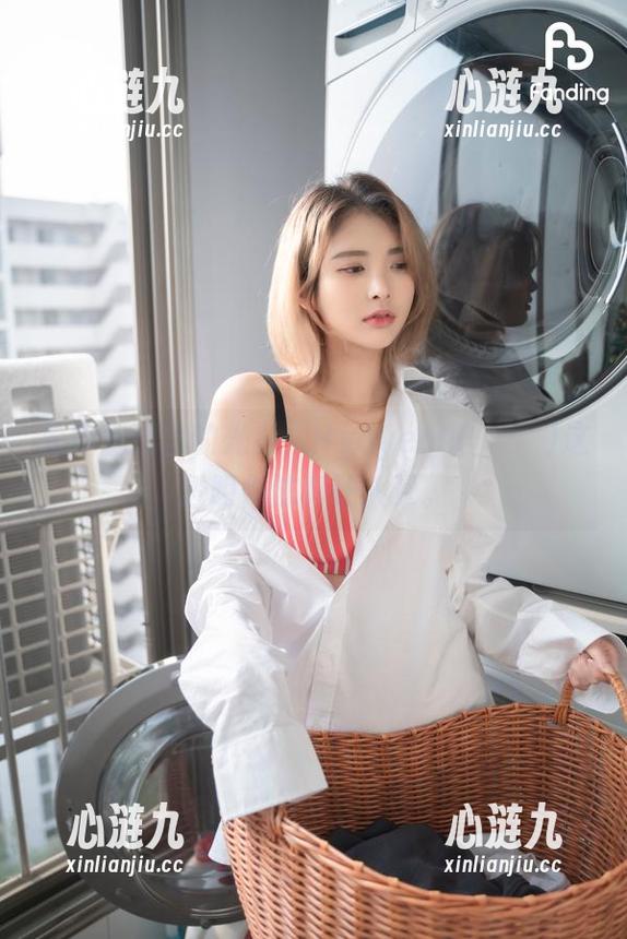 原图里透出的光影，Hyoyeon(김효연)这透明作法真让人晕。