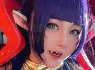 下载KANEKO_咔喵的运动姿势，仿佛能听见她在风中轻声呢喃