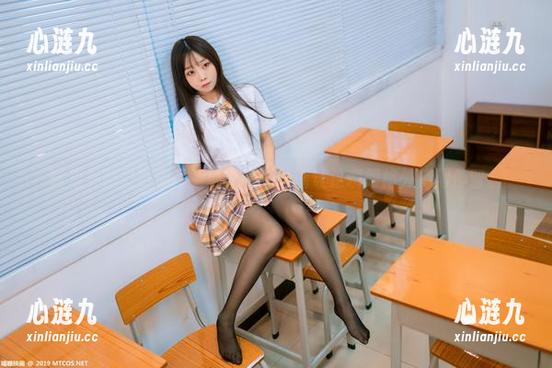 窗边女孩最新画像更新，喵糖映画让这瞬间格外值得停留。
