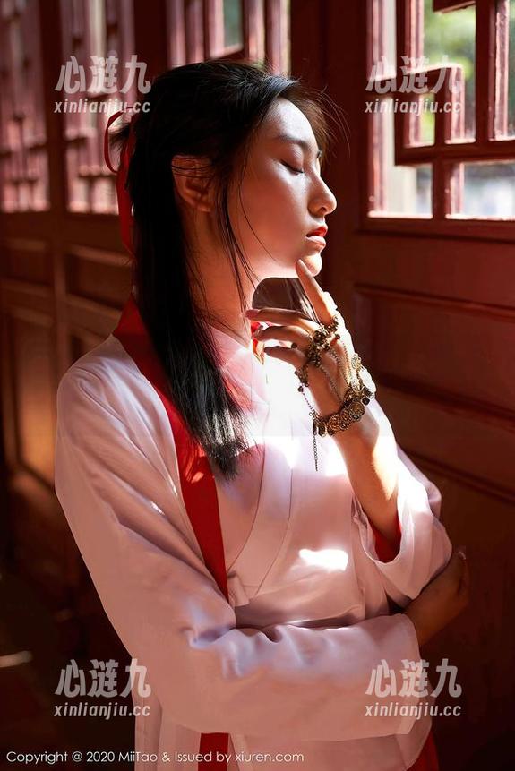 MiiTao蜜桃社 - 跟着琉璃lily的全套瑜伽图集，来一场身体与心灵的轻松约会！