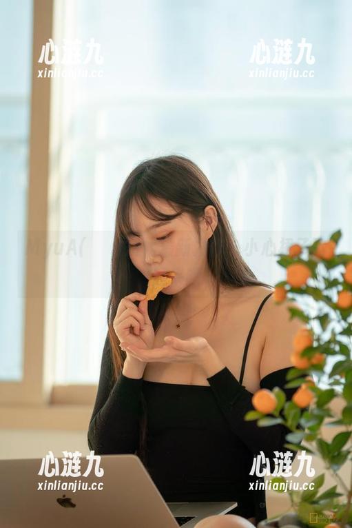 MyuA(뮤아)短裙最新力作，小心裙子飞起来哦