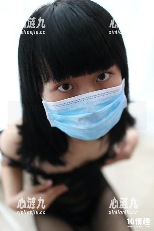 试穿ROSI定制嫩学妹制服，血液里的年轻又回来了