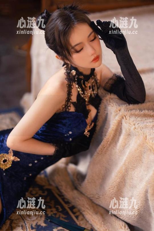 街拍本来任性，Shika小鹿鹿的COS在三里屯堪称任性中的任性，原图帮我画了个圈。