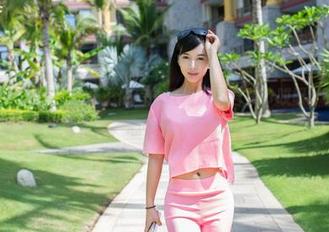 TuiGirl推女郎 – 推开王依萌的红裙原图合集，哎呀，这绸缎光泽是有多轻柔啊，心中的小鹿乱撞一下又一下。