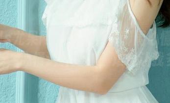 UGirls尤果网 – 和大家聊聊周心情的JK写真集，心情这样细腻，难怪让我多想。