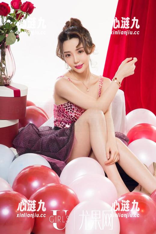 UGirls尤果网 - 李思宁美脚系列，ɽ你今天会不会迷失在照片里？