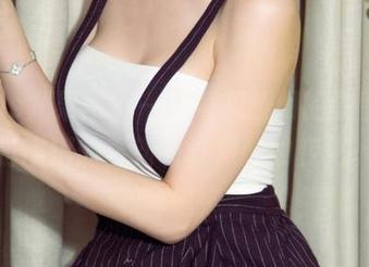UGirls尤果网 – 一眼可见透明的原图中，萌琪琪的更新有种微妙的变化。