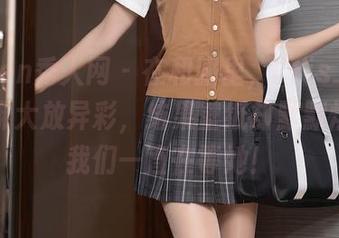 Xiuren秀人网 – 在和服里，Cris_卓娅祺仿佛大放异彩，结果壁纸却默默炫耀：我们一直在等她！
