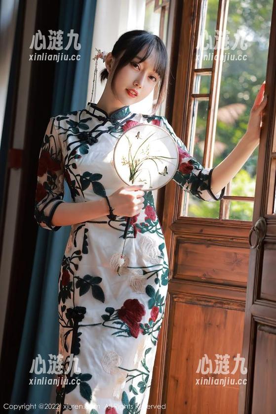 Xiuren秀人网 - 任莹樱Jenny的短裙合集：每一张照片都在竞争最美腿奖！