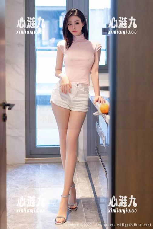 Xiuren秀人网 - 圆圆酱短裙写真合集：不怕走光，就怕走心！