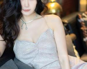 Xiuren秀人网 – 看着看着夏甜甜的比基尼，照片里的我突然有了～想买游泳圈的冲动！