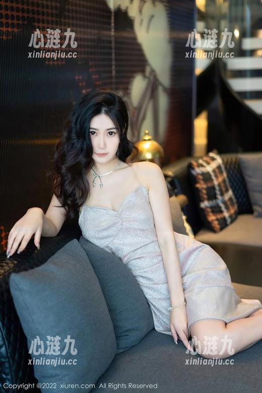 Xiuren秀人网 - 看着看着夏甜甜的比基尼，照片里的我突然有了～想买游泳圈的冲动！