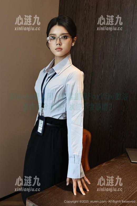 Xiuren秀人网 - 在孟狐狸FoxYini的浴室作品分享中，水波不会说谎？
