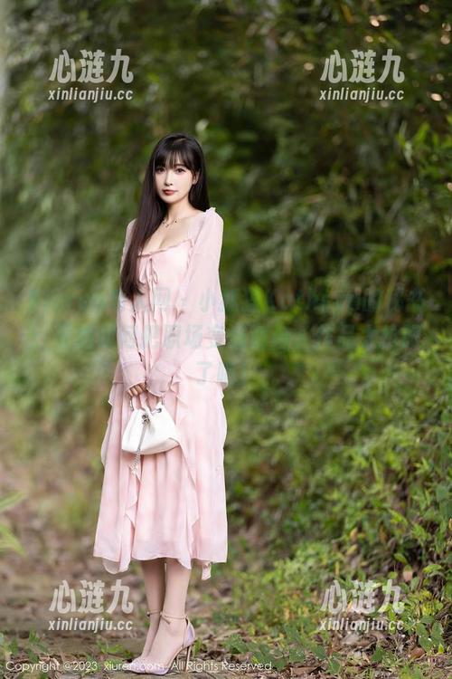 Xiuren秀人网-小狐狸Kathryn Xiuren秀人网 - 小狐狸Kathryn的秘书:看她如何把职场变成舞台,作品太抢眼了吧!