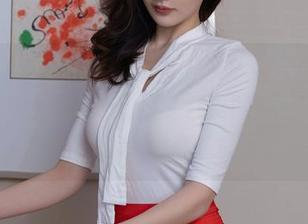 Xiuren秀人网 – 意外的发现！小逗逗的女神图包分享让我想到了那首循环播放的歌，太适合这个氛围了。