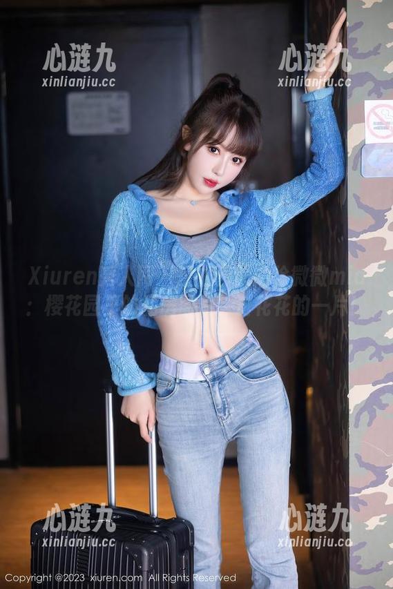 Xiuren秀人网 - 汉白玉般的徐微微mia：樱花园里的私房图片，白花花的一片！