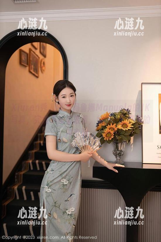 Xiuren秀人网 - 玛鲁娜Manuela的JK写真，完全不藏着掖着，给你一个真实的冲击吧。