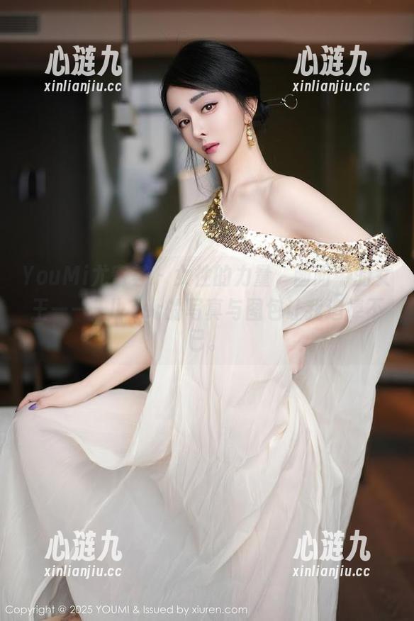 YouMi尤蜜荟 - 女性的力量，画面中的女王——玥儿玥er的写真与图包让我追捧不已。