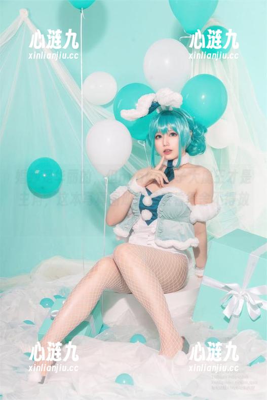 婚纱是华丽的，但nyako喵子大魔王才是主角，这本写真图册我竟然看得舍不得放下