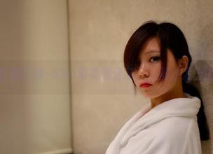 pans – 套装未解–Kiki写真集分享，上演沙发上的小戏法！