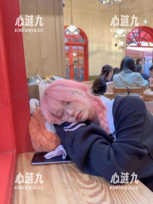假装高冷的蛇女，Wendy的私房图包让人心痒痒。