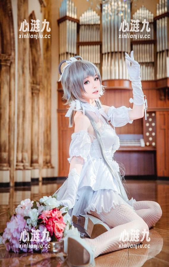 yui金鱼私拍花里胡哨的洛天依婚纱，毫不掩饰的独特魅力