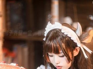 七七娜娜子齐聚一堂，看谁最能忍住不挠她的可爱女仆