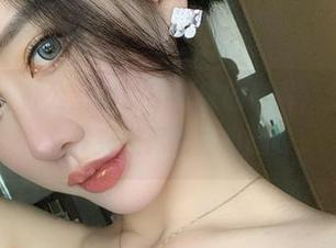 微密圈 – 办公室中的不爱笑的赛琳，全套写真，文件夹里藏着的小趣味。