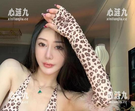 微密圈 - 福利警报！西服与渔网丝袜的激情碰撞，不爱笑的赛琳的原图必火！