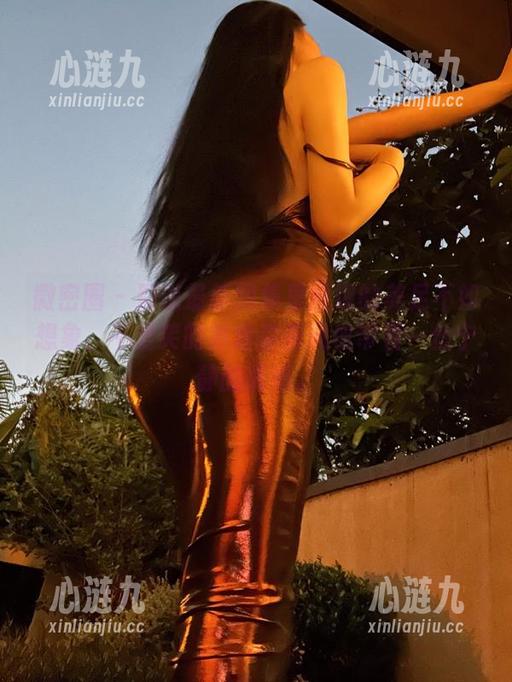 不爱笑的赛琳 微密圈 - 别说最新图集里展现的美足不如想象,不爱笑的赛琳这画风也带着一丝宁静的诱惑。