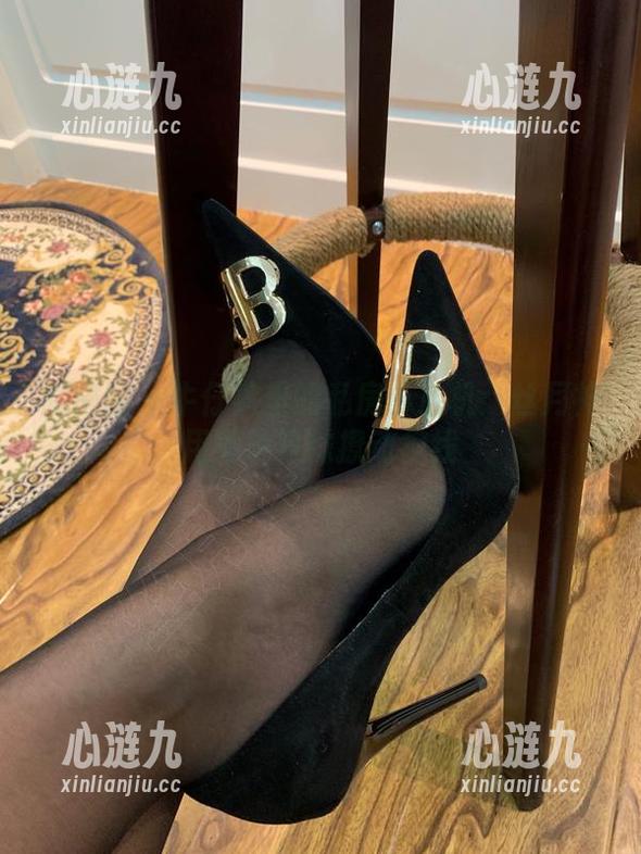微密圈 - 牛仔裤里的私房小心机：丝月神用咖色筒袜撩动视线