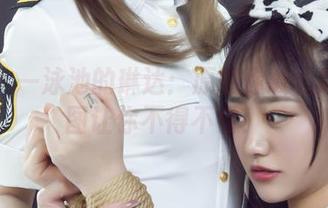 丽柜 – 一泳池的琳达：原图你敢看吗？套图让你不得不看！