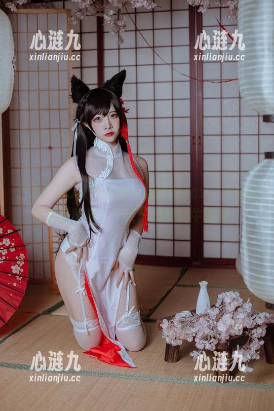 二佐Nisa又换上奶牛妹妹的cos，更新翻译过来就是：今夜只想被奶牛围着！