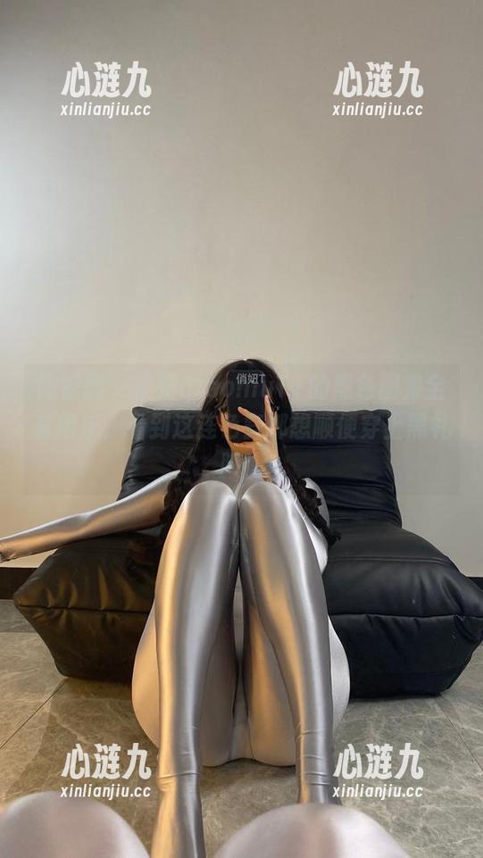 俏妞qiaoniuTT 微密圈 - 俏妞qiaoniuTT的黑色图集全套出炉,看到这连色盲都想顺便穿上黑礼服!