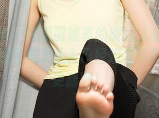 克拉女神 – 如果厨娘真的能让人垂涎欲滴，孟君的写真集让人已经想要下厨了，快更新吧！