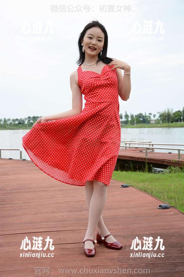 初夏女神 - 我见过的酷炫厨娘：安妮的最新图册，配方不明，风格极简。
