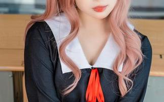 喵喵的喵吖——职业装写真，慵懒中带点套路。