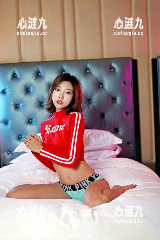 嗲囡囡 - 施忆佳KITTY灰丝写真集：灰丝居然也能引发对话？确认过眼神，原来是个“神奇”的家伙。