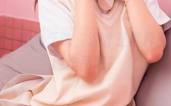 嗲囡囡 – 脱离乏味，这才是李梓熙的水手服作品吧？