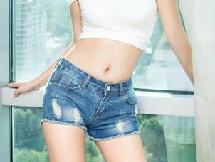 头条女神 – 以上这组信悦儿的御姐写真集，不仔细看手心会发痒哦。