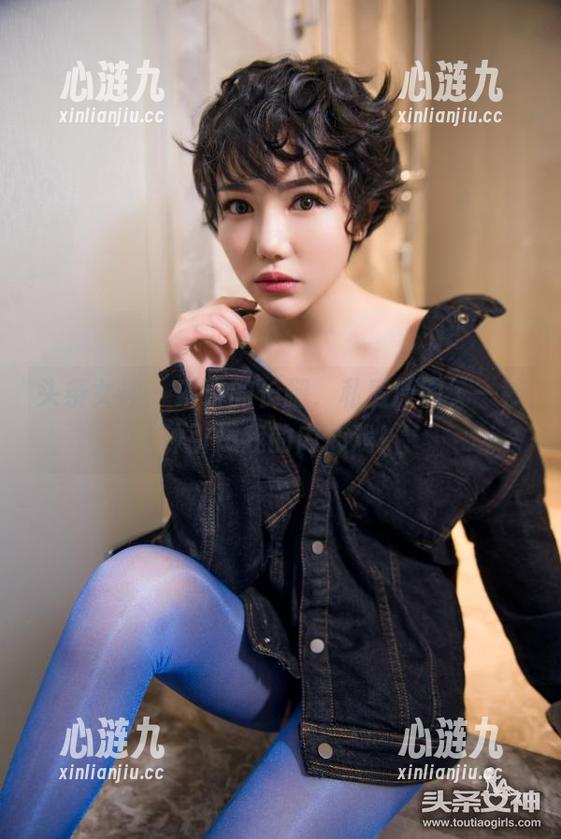 头条女神 - 琳琳的长腿，私房原图，一秒钟引爆我的内心戏！