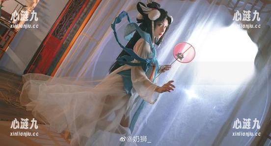 在线欣赏奶狮不咬人的御姐写真，一颗心被她的样子戳得百转千回。