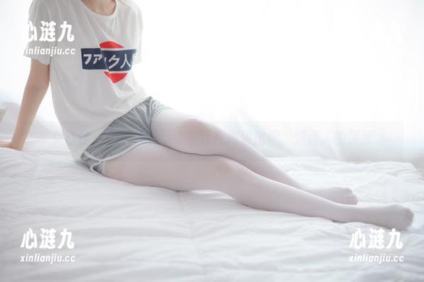 少女秩序 - 高能预警！小鱼短裙高清出炉，这迷人的弧度。