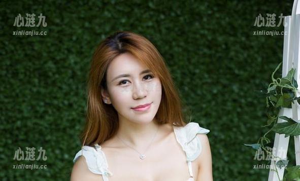 尤物馆 - 从未知到美腿，艾小青教你网袜穿搭，快来下载图集吧！